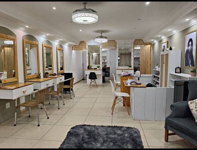 97M² BUSINESS FOR SALE IN JEFFREYS BAY CENTRAL